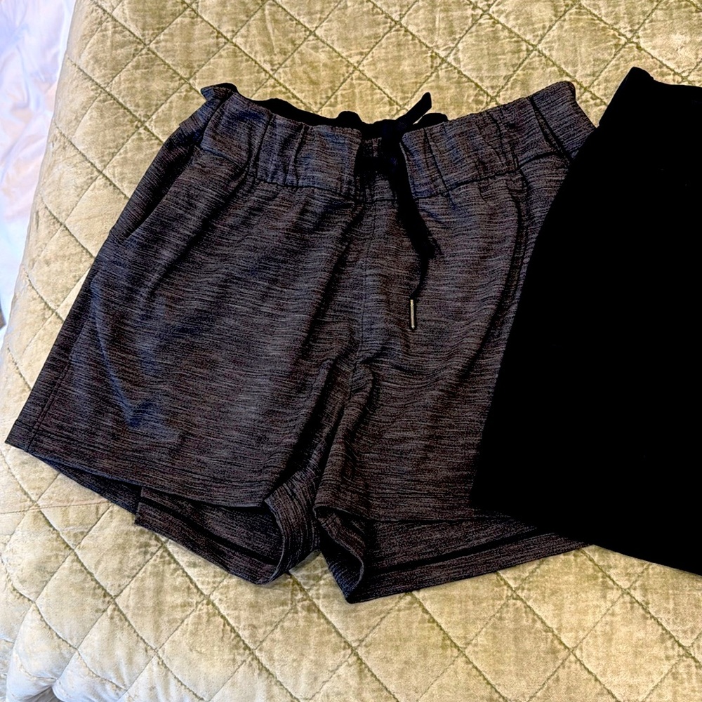 Lulu On the Fly drawstring shorts listing is for black pair other in a listing.